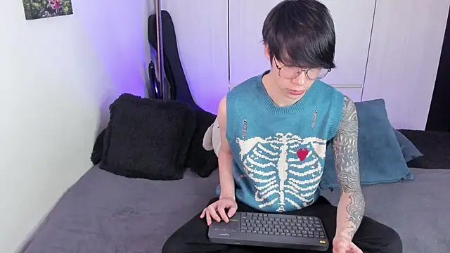 Snapshot of Aventure_Twinks chatting on January 8, 7:34 am Aventure Twinks online show from January 8, 7:34 am