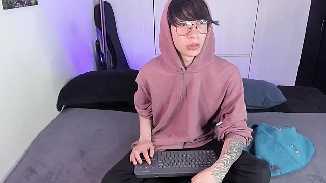 Snapshot of Aventure_Twinks chatting on January 8, 1:41 pm Aventure Twinks online show from January 8, 1:41 pm