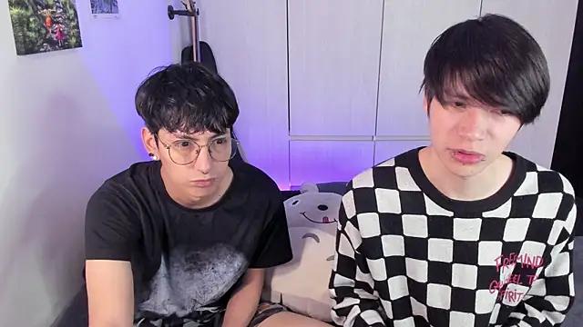 Snapshot of Aventure_Twinks chatting on January 11, 4:16 am Aventure Twinks online show from January 11, 4:16 am