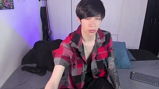 Snapshot of Aventure_Twinks chatting on January 22, 9:02 am Aventure Twinks online show from January 22, 9:02 am