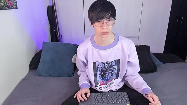 Snapshot of Aventure_Twinks chatting on January 23, 8:46 am Aventure Twinks online show from January 23, 8:46 am