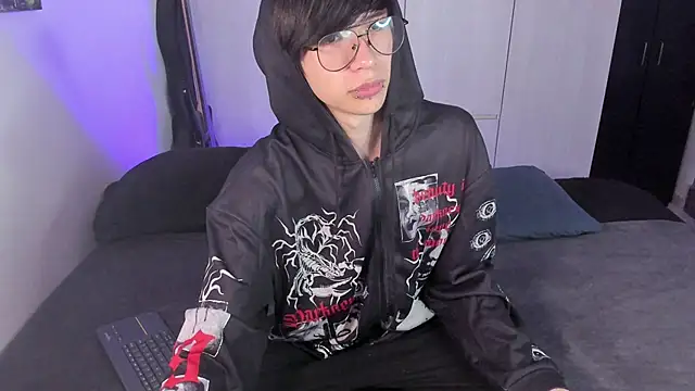 Snapshot of Aventure_Twinks chatting on January 24, 11:48 am Aventure Twinks online show from January 24, 11:48 am