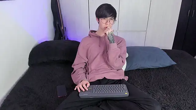 Snapshot of Aventure_Twinks chatting on January 29, 5:24 pm Aventure Twinks online show from January 29, 5:24 pm