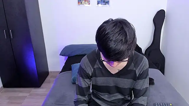 Snapshot of Aventure_Twinks chatting on March 4, 7:54 pm Aventure Twinks online show from March 4, 7:54 pm