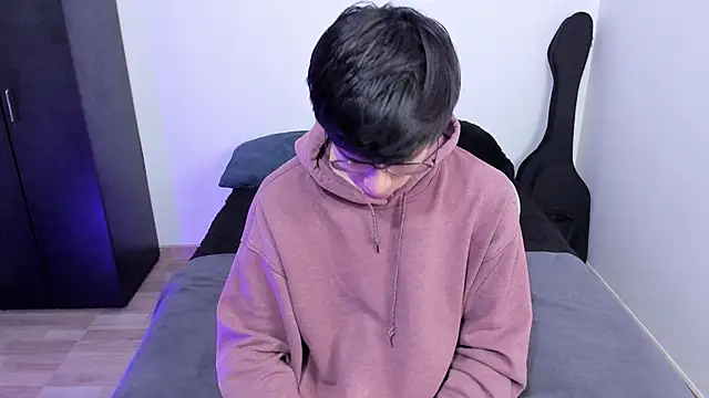 Snapshot of Aventure_Twinks chatting on March 19, 8:11 pm Aventure Twinks online show from March 19, 8:11 pm