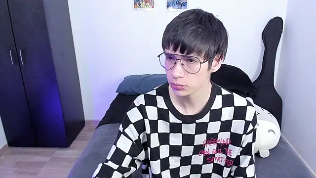 Snapshot of Aventure_Twinks chatting on March 21, 2:39 am Aventure Twinks online show from March 21, 2:39 am