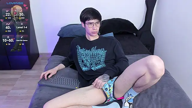 Snapshot of Aventure_Twinks chatting on March 23, 7:09 am Aventure Twinks online show from March 23, 7:09 am