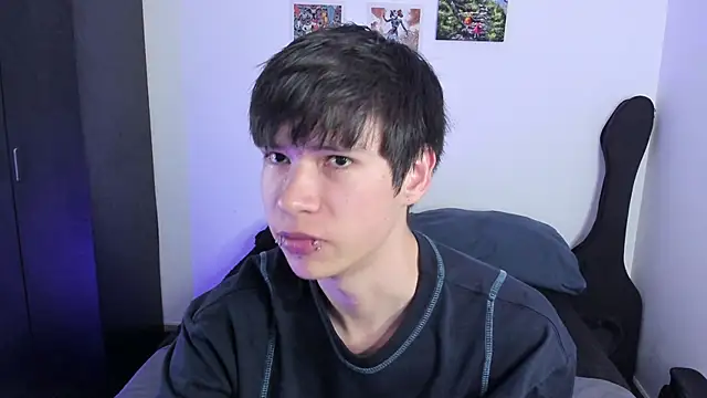 Snapshot of Aventure_Twinks chatting on October 15, 6:41 pm Aventure Twinks online show from October 15, 6:41 pm