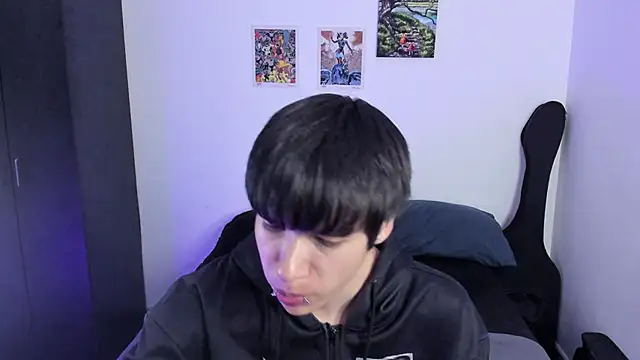 Snapshot of Aventure_Twinks chatting on October 22, 3:18 am Aventure Twinks online show from October 22, 3:18 am