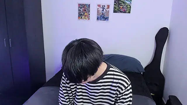 Snapshot of Aventure_Twinks chatting on October 23, 3:06 am Aventure Twinks online show from October 23, 3:06 am