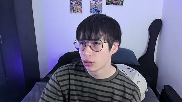 Snapshot of Aventure_Twinks chatting on October 25, 2:52 am Aventure Twinks online show from October 25, 2:52 am