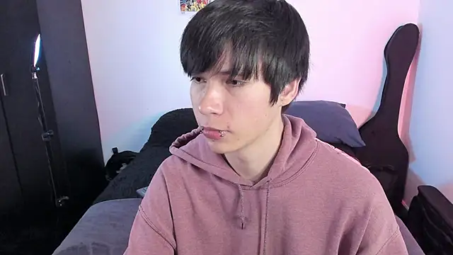 Snapshot of Aventure_Twinks chatting on November 15, 2:42 am Aventure Twinks online show from November 15, 2:42 am