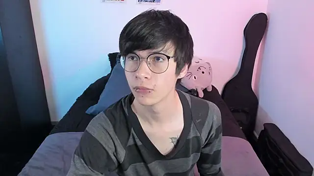 Snapshot of Aventure_Twinks chatting on November 19, 3:39 am Aventure Twinks online show from November 19, 3:39 am