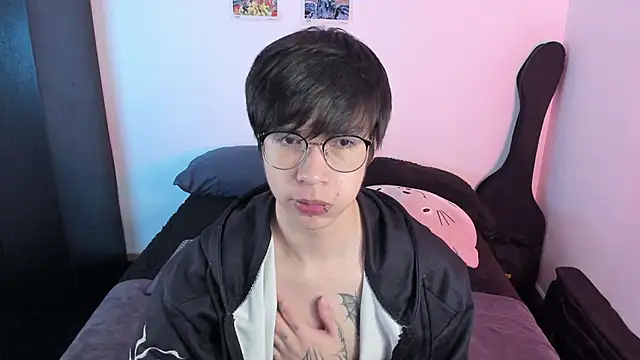 Snapshot of Aventure_Twinks chatting on November 22, 3:38 am Aventure Twinks online show from November 22, 3:38 am