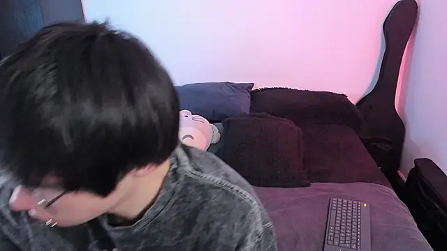 Snapshot of Aventure_Twinks chatting on December 3, 5:11 pm Aventure Twinks online show from December 3, 5:11 pm