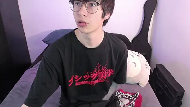 Snapshot of Aventure_Twinks chatting on December 14, 4:12 pm Aventure Twinks online show from December 14, 4:12 pm