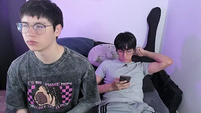 Snapshot of Aventure_Twinks chatting on January 5, 10:57 pm Aventure Twinks online show from January 5, 10:57 pm