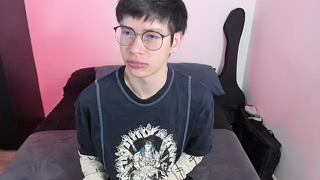 Snapshot of Aventure_Twinks chatting on January 13, 6:35 pm Aventure Twinks online show from January 13, 6:35 pm