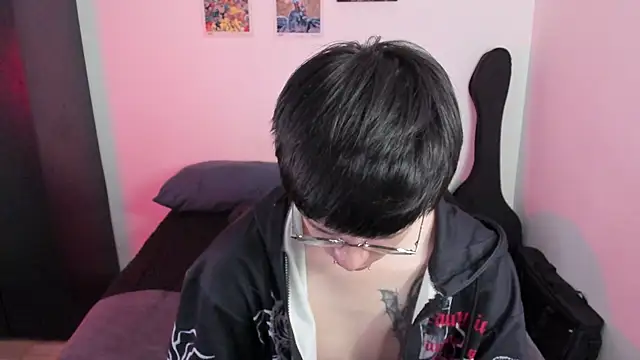 Snapshot of Aventure_Twinks chatting on January 18, 7:01 am Aventure Twinks online show from January 18, 7:01 am