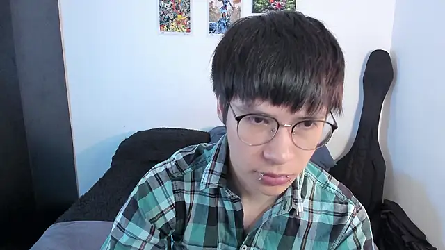 Snapshot of Aventure_Twinks chatting on February 8, 3:43 am Aventure Twinks online show from February 8, 3:43 am