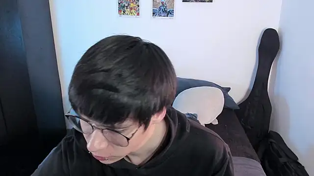 Snapshot of Aventure_Twinks chatting on February 12, 4:29 am Aventure Twinks online show from February 12, 4:29 am