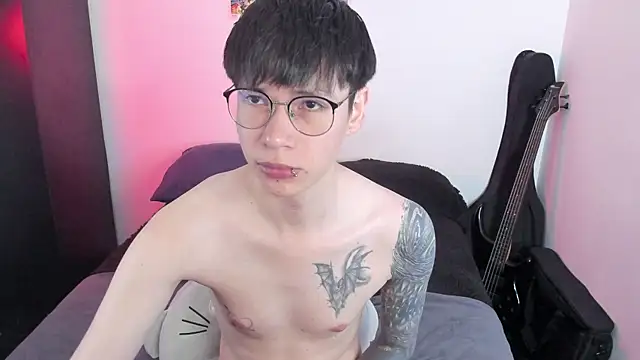 Aventure Twinks online show from June 12, 8:30 pm