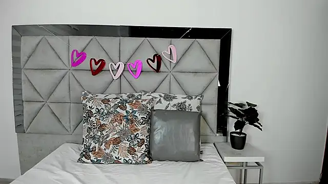 nina pons online show from February 17, 9:52 pm