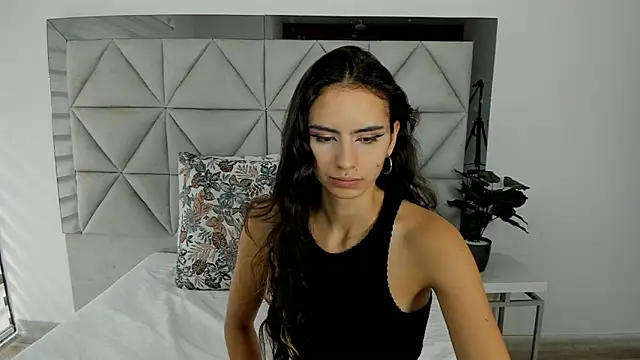 nina pons online show from February 21, 8:49 pm