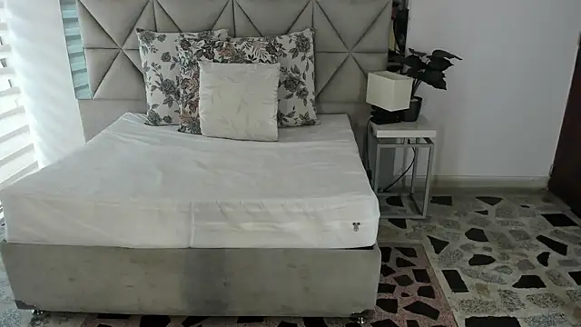 nina pons online show from October 14, 9:04 pm