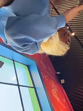 VixenCapri online show from November 6, 5:58 pm