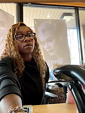 VixenCapri online show from November 24, 2:39 pm