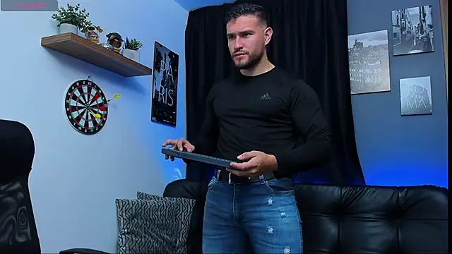 Snapshot of AndrewDiaz chatting on December 28, 10:58 am AndrewDiaz online show from December 28, 10:58 am