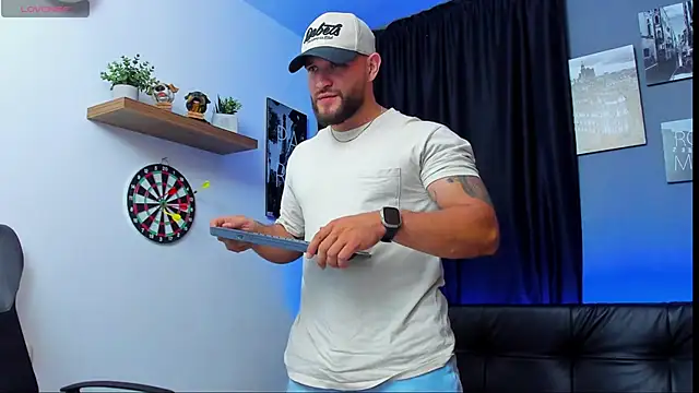 Snapshot of AndrewDiaz chatting on February 6, 4:10 am AndrewDiaz online show from February 6, 4:10 am