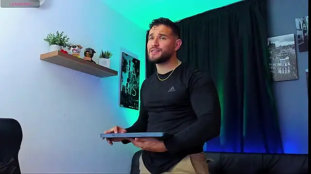 Snapshot of AndrewDiaz chatting on March 22, 7:47 am AndrewDiaz online show from March 22, 7:47 am