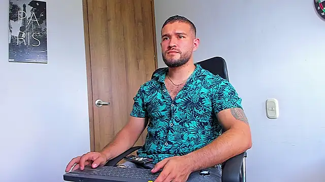 Snapshot of AndrewDiaz chatting on September 14, 6:07 pm AndrewDiaz online show from September 14, 6:07 pm