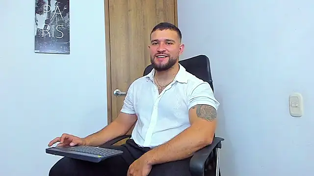 Snapshot of AndrewDiaz chatting on September 25, 5:44 am AndrewDiaz online show from September 25, 5:44 am