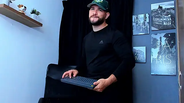 Snapshot of AndrewDiaz chatting on October 24, 11:34 pm AndrewDiaz online show from October 24, 11:34 pm