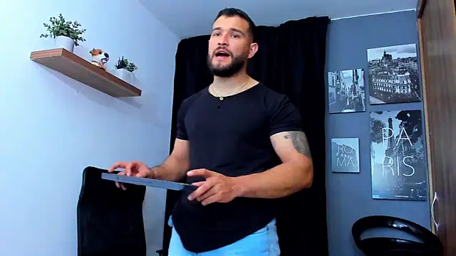 Snapshot of AndrewDiaz chatting on October 30, 4:36 am AndrewDiaz online show from October 30, 4:36 am