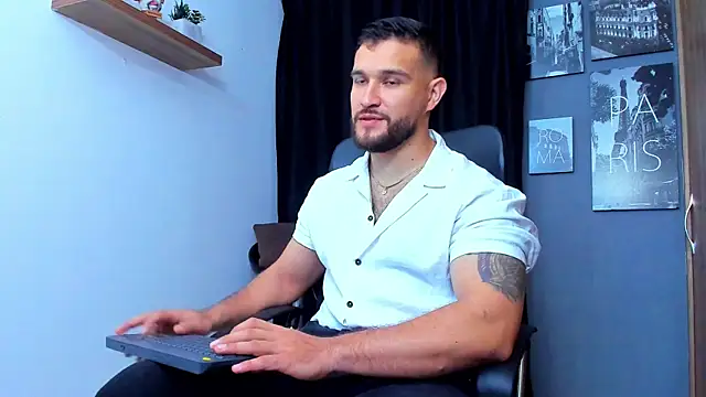 Snapshot of AndrewDiaz chatting on November 17, 7:47 am AndrewDiaz online show from November 17, 7:47 am