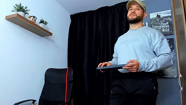 Snapshot of AndrewDiaz chatting on November 19, 3:39 am AndrewDiaz online show from November 19, 3:39 am