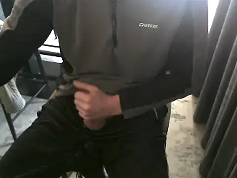 Snapshot of hornyman18cm39 chatting on January 2, 10:58 am hornyman18cm39 online show from January 2, 10:58 am