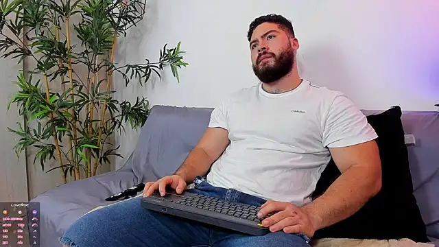 SebastianVilla  online show from July 30, 9:58 pm