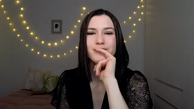 Snapshot of AliciaNewell chatting on May 20, 9:15 am AliciaNewell online show from May 20, 9:15 am