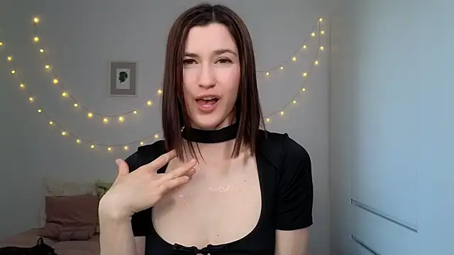 Snapshot of AliciaNewell chatting on June 8, 12:05 pm AliciaNewell online show from June 8, 12:05 pm