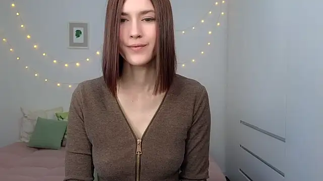 Snapshot of AliciaNewell chatting on June 14, 4:58 am AliciaNewell online show from June 14, 4:58 am