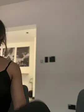 Emilia Bakerr online show from February 18, 6:15 pm