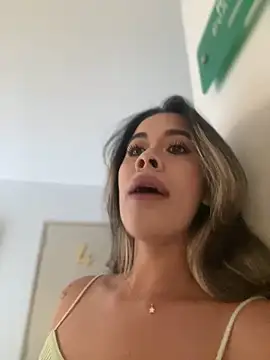 Emilia Bakerr online show from March 17, 6:42 pm