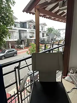 Snapshot of MrsFoucher chatting on February 9, 5:22 pm MrsFoucher online show from February 9, 5:22 pm