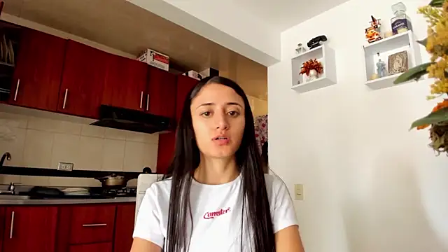 Snapshot of _Caroliinee_ chatting on February 27, 6:31 pm Caroliinee online show from February 27, 6:31 pm