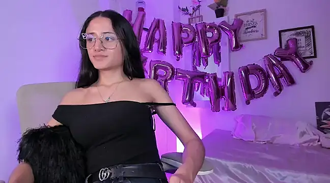 Snapshot of _Caroliinee_ chatting on March 11, 9:15 pm Caroliinee online show from March 11, 9:15 pm